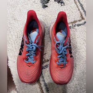 Hoka Women’s ‘Mach 5’ road running shoes, size 7.